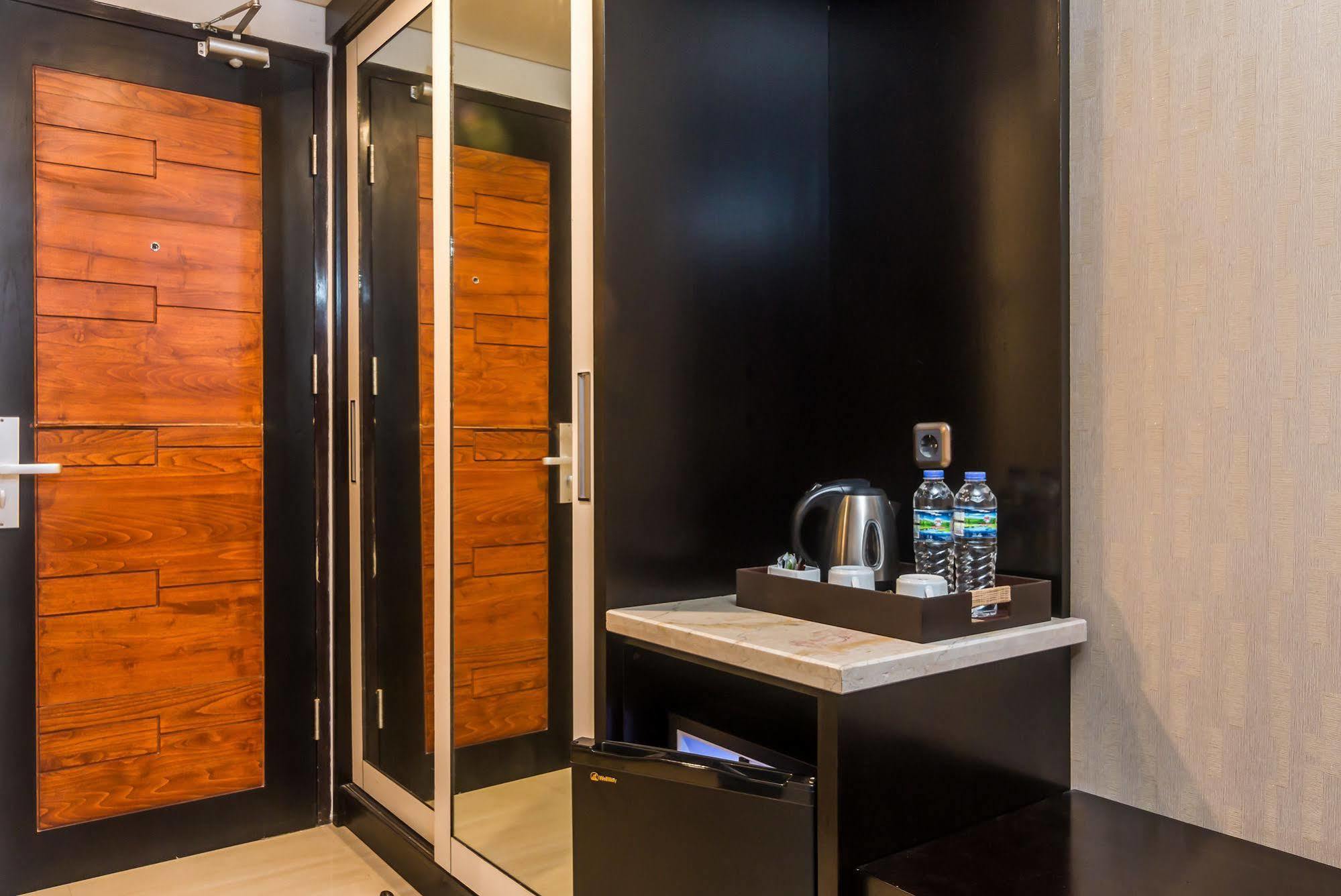 Zen Rooms Denpasar Marlboro Eksteriør bilde